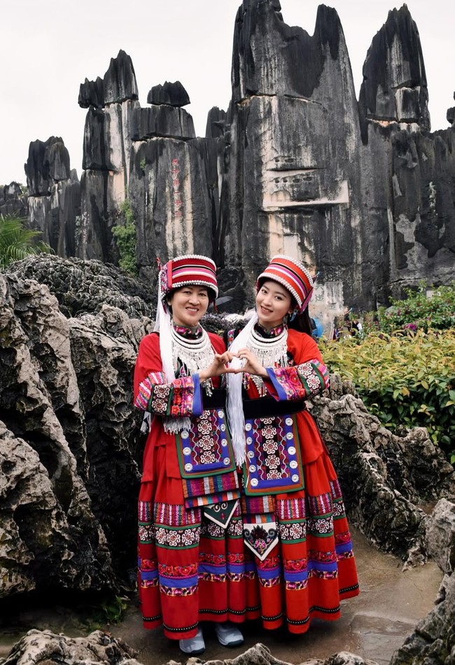 Natasha Wilona beberapa waktu lalu bertolak ke China. Tak sendirian, ia mengajak serta ibunya. Foto: Instagram/@natashawilona12