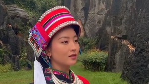 Memakai busana adat Tibet, Wilona tampil bak karakter utama film epik berlatar pegunungan. Foto: Instagram/@natashawilona12