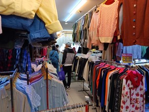 Pedagang Pasar Thrifting Senen Protes ke Purbaya, Merasa Jadi Kambing Hitam