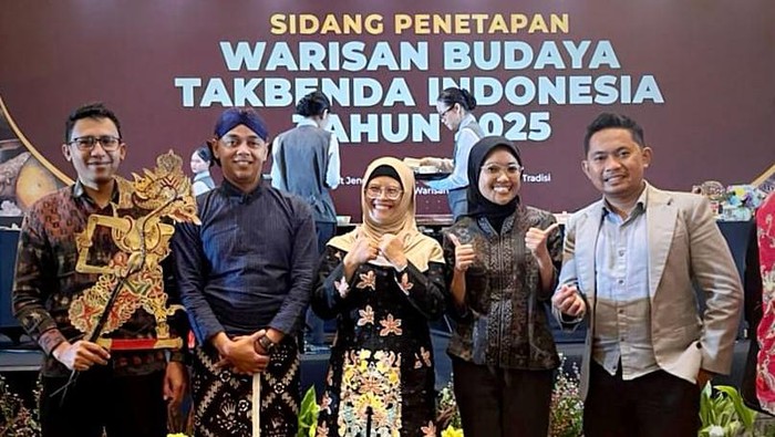 Penetapan tiga budaya asli Wonosobo, Mie Ongklok, Wayang Kedu Gagrag Wonosaban, dan tradisi Ambeng Desa Tieng, sebagai WBTb di Jakarta Penetapan tiga budaya asli Wonosobo, Mie Ongklok, Wayang Kedu Gagrag Wonosaban, dan tradisi Ambeng Desa Tieng, sebagai WBTb di Jakarta
