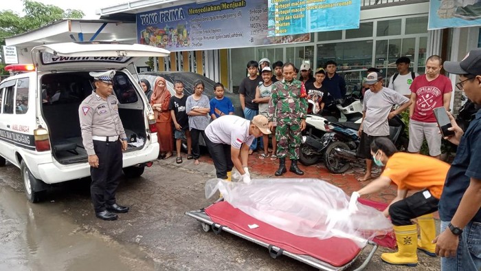 Pengendara motor di Tulungagung meninggal usai bertabrakan dengan pelajar.