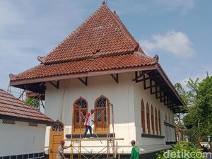 Makam Ronggowarsito Klaten Dipugar, Lantai Marmer-Tambah Plafon