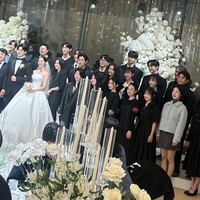 Saat sesi foto bersama, terlihat pula kehadiran aktor tampan Kang Tae Oh yang beradu akting dengan Kim Ga Eun di The Potato Lab, awal tahun ini. Foto: Instagram