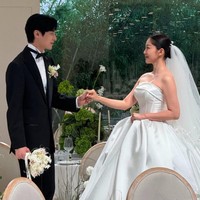 Kehadiran pemain King the Land sontak ramai menjadi perbincangan. Penggemar kembali mengenang momen Kim Ga Eun berperan sebagai sahabat Yoona di drama komedi romantis itu. Foto: Instagram