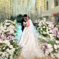 Kim Ga Eun dan Yoon Sun Woo diketahui terpaut empat tahun. Sang aktris berusia 36 tahun, sedangkan Yoon Sun Woo berusia 40 tahun saat menggelar acara pernikahan mereka. Foto: Instagram