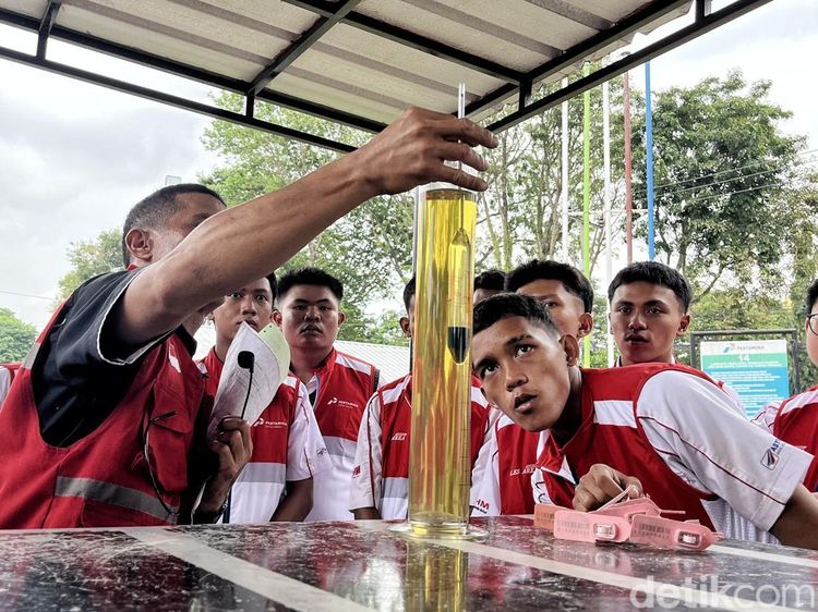 Serunya Siswa SMK di Palembang Ikut Program Pantau SPBU Pertamina