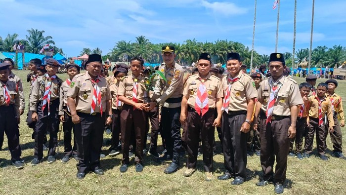 Polres Rohul dan Gerakan Pramuka tanam pohon peringati Hari Sumpah Pemuda. Polres Rohul dan Gerakan Pramuka tanam pohon peringati Hari Sumpah Pemuda.