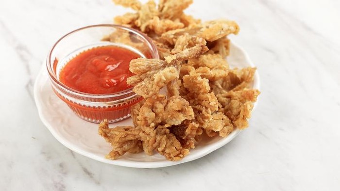 Crispy Fried Oyster Mushroom or Jamur Krispi. Oyster Mushroom Coated with Spiced Flour and Deep Fried. Usually Served with Tomato Sauce