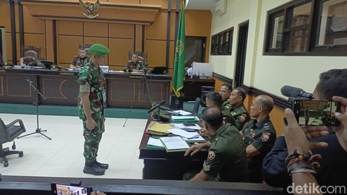 Suasana sidang perdana kasus meninggalnya Prada Lucky, di Pengadilan Militer III-15 Kupang, Senin (27/10/2025).