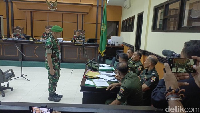 Sidang Prada Lucky Suasana sidang perdana kasus meninggalnya Prada Lucky, di Pengadilan Militer III-15 Kupang, Senin (27/10/2025).