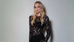 Nih Cewek yang Kepergok Kencan dengan Chris Martin
