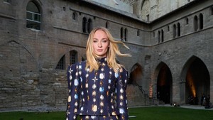 Flashback ke 2020: Sophie pernah hampir nangis waktu Joe Jonas ngasih video ucapan ulang tahun dari Chris Martin! Foto: Instagram Sophie Turner
