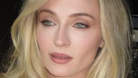Sophie Turner Disebut Pacar Baru Chris Martin, Terungkap Dulu Ngefans Berat Sophie Turner Disebut Pacar Baru Chris Martin, Terungkap Dulu Ngefans Berat