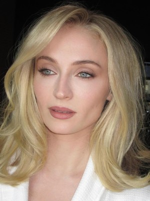 Sophie Turner Dulu Fans Berat, Sekarang Disebut Pacari Chris Martin Sophie Turner Dulu Fans Berat, Sekarang Disebut Pacari Chris Martin