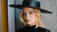 Potret Sophie Turner, Aktris Cantik yang Disebut Kencan dengan Chris Martin Potret Sophie Turner, Aktris Cantik yang Disebut Kencan dengan Chris Martin