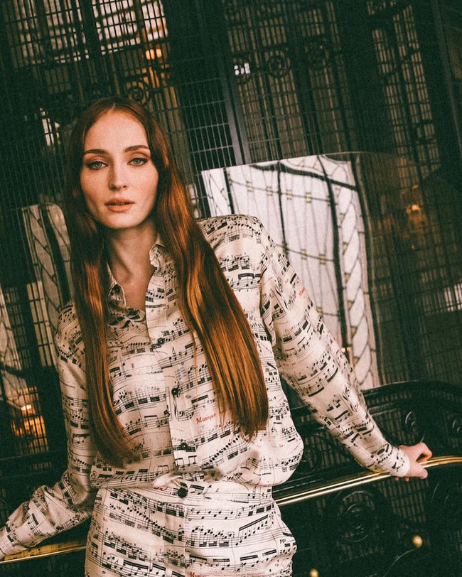 Sophie merupakan mantan istri Joe Jonas yang bercerai pada 2024 setelah empat tahun menikah. Dari pernikahan mereka, pemain ‘Trust’ itu dikaruniai dua orang anak. Foto: Instagram Sophie Turner