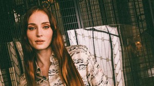 Ini sosok Sophie Turner yang kepergok kencan bareng Chris Martin di Inggris. Foto: Instagram Sophie Turner