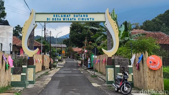 Suasana Desa Wisata Cibuntu Kuningan Suasana Desa Wisata Cibuntu Kuningan
