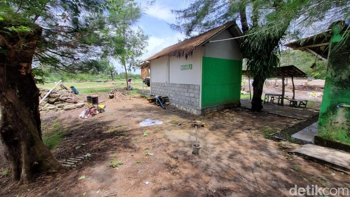 Suasana Pantai Gua Cemara Bantul usai viral festival lampion jadi hujan api, Senin (27/10/2025).