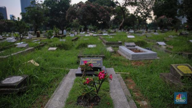 Suasana Tempat Pemakaman Umum (TPU) Menteng Pulo di Jakarta, Senin (27/10/2025). (CNBC Indonesia/Faisal Rahman)