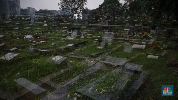 Suasana Tempat Pemakaman Umum (TPU) Menteng Pulo di Jakarta, Senin (27/10/2025). (CNBC Indonesia/Faisal Rahman)