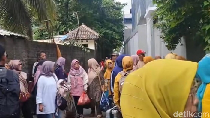 Tangkapan layar wisatawan yang terlantar di Pangandaran Tangkapan layar wisatawan yang terlantar di Pangandaran