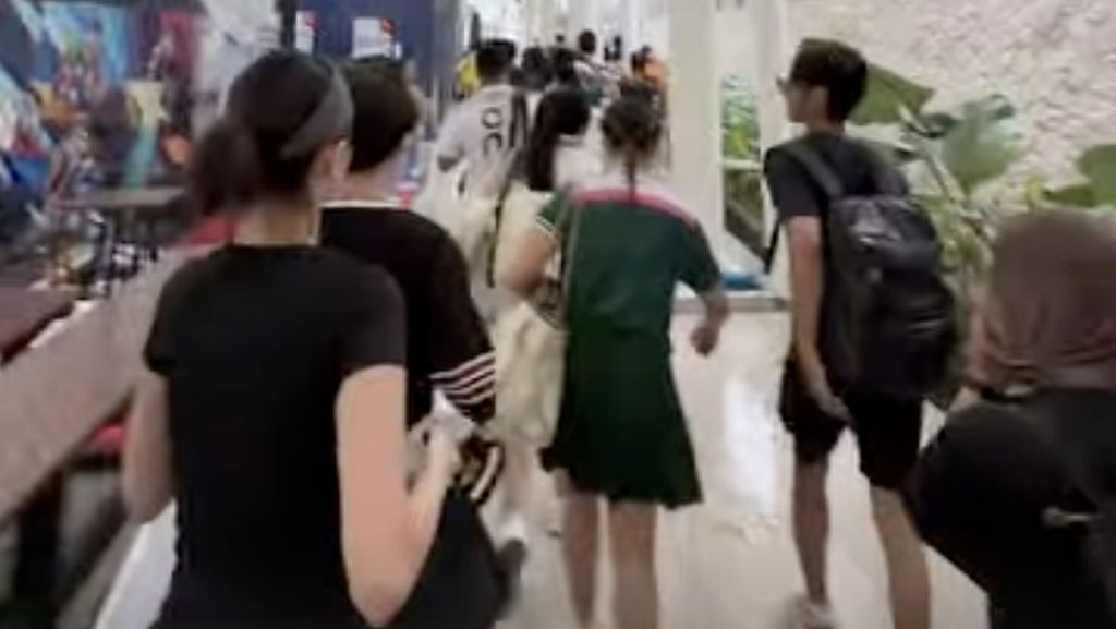 Video Desta & Tasya Farasya Rekam Momen Saat Atap Lapangan Padel Runtuh!