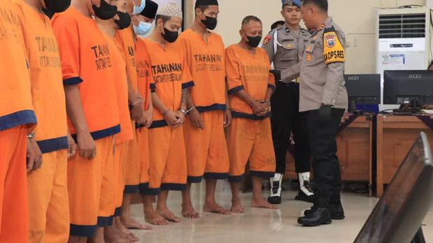 Tersangka narkotika diamankan Polres Malang. Tersangka narkotika diamankan Polres Malang.