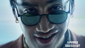 Terakhir ada Lee Kwang Soo memerankan Do Kyung, klien VIP Yo Han dan villain kedua dalam serial ini. Aksi mereka bisa kamu saksikan di drama Korea terbaru The Manipulated mulai 5 November 2025 di Disney+. (Foto: dok. Disney+)