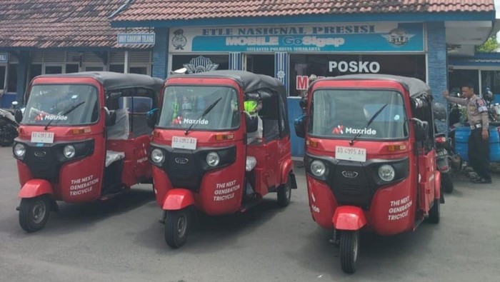 Tiga bajaj Maxride yang kena tilang kini dikandang di Satlantas Polresta Solo, Sabtu (25/10/2025)