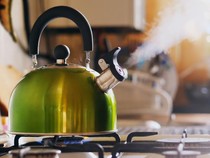 Diklaim Sudah Siap Minum, Bolehkah Air Mineral Direbus?