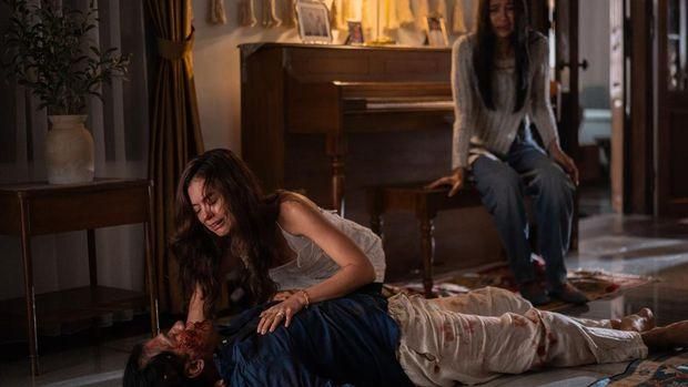 Abadi Nan Jaya Cuplikan adegan dalam film Abadi Nan Jaya.