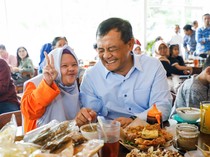 Momen Ahmad Luthfi Makan Soto Bareng Kelompok Difabel Semarang