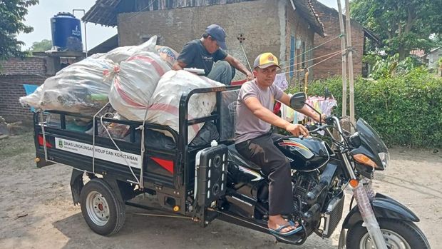 Aipda Eko Yulianto pelopor program Bank Sampah Berkah Bhayangkara di Serang, Banten.