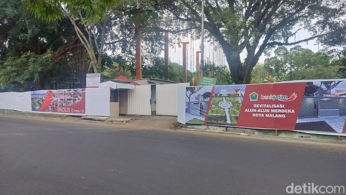 Alun-Alun Malang ditutup untuk revitalisasi Alun-Alun Malang ditutup untuk revitalisasi