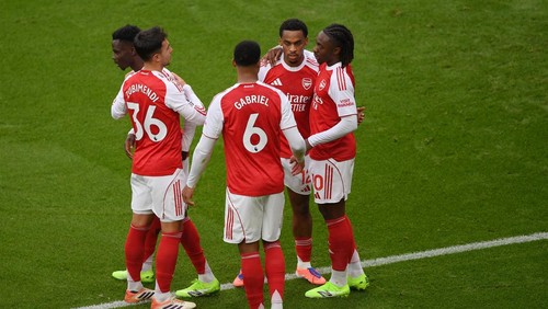 LONDON, ENGLAND - OCTOBER 26: Eberechi Eze of Arsenal celebrates with teammate Jurrien Timber after scoring his teams first goal during the Premier League match between Arsenal and Crystal Palace at Emirates Stadium on October 26, 2025 in London, England. (Photo by Alex Burstow/Arsenal FC via Getty Images)