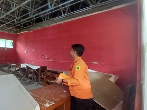 Atap Ruang Kelas 2 SD di Tenjo Bogor Rusak Diterjang Angin Kencang