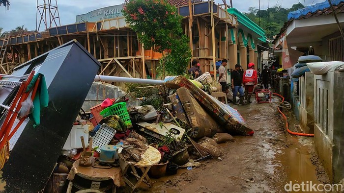 Banjir Cisolok Sukabumi. Banjir Cisolok Sukabumi.