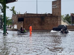 Kawasan Kota Lama Semarang Tergenang Banjir