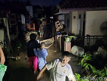 Ratusan Warga Cisolok Mengungsi Akibat Banjir Bandang Sukabumi