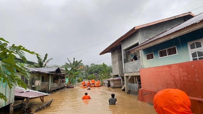 Banjir menerjang Kecamatan Baolan, Kabupaten Tolitoli.