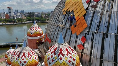 Biar Makin Kinclong, Masjid 99 Kubah Makassar Dipoles Lagi