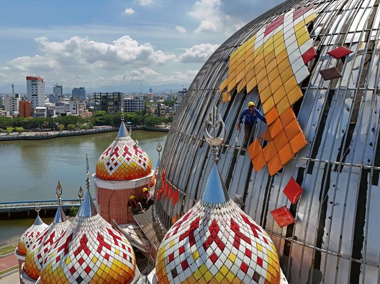 Biar Makin Kinclong, Masjid 99 Kubah Makassar Dipoles Lagi