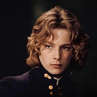 Bjorn Andresen menghembuskan napas terakhir di usia 70 tahun. Dilansir The Guardian, kabar kepergian Bjorn telah dikonfirmasi oleh sang putri kepada pers Swedia juga sutradara film dokumenter tentang hidupnya, Kristina Lindström dan Kristian Petri. Foto: Dok. Twitter