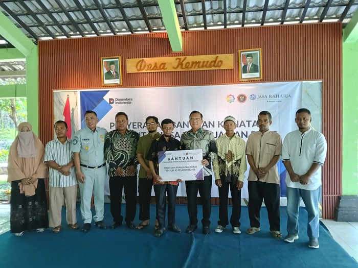 BNPT dan Jasa Raharja Beri Beasiswa dan Alat Kerja di Jateng