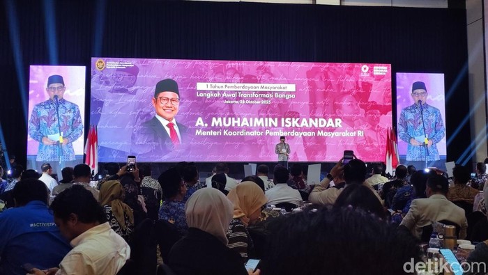 Cak Imin Menko Pemberdayaan Masyarakat Muhaimin Iskandar atau Cak Imin menguas soal kemiskinan di acara 1 Tahun Pemberdayaan Masyarakat yang digelar di Menara Danareksa, Jakarta Pusat, Selasa (28/10/2025).