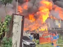 Video: Gudang di Jaktim Terbakar, Diduga Dipicu Korsleting Listrik