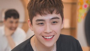 Kim Do Hoon memerankan Kim Jae Oh. Dia tumbuh besar bareng Baek Ah Jin dan lengket banget juga karena punya luka masa kecil yang mirip. Jae Oh korban KDRT ayahnya dan menemukan penghiburan lewat kebersamaannya dengan Ah Jin. (Foto: dok. TVING)