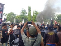 Demo Pilkades di Sampang Ricuh, Polisi Tembak 8 Kali Gas Air Mata