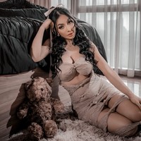 Setelah menjalani oplas Denada tampaknya semakin percaya diri memamerkan beragam gayanya di depan kamera. Kali ini wanita 46 tahun itu kembali memamerkan hasil pemotretannya mengenakan busana serba coklat. Foto: Instagram/@denadaindonesia